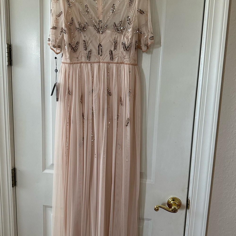 Gorgeous dress size 6 brand new with tag